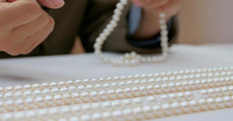 how are pearls made