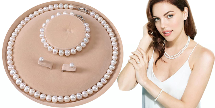 cultured pearl set is the one of the best gifts for any occasions
