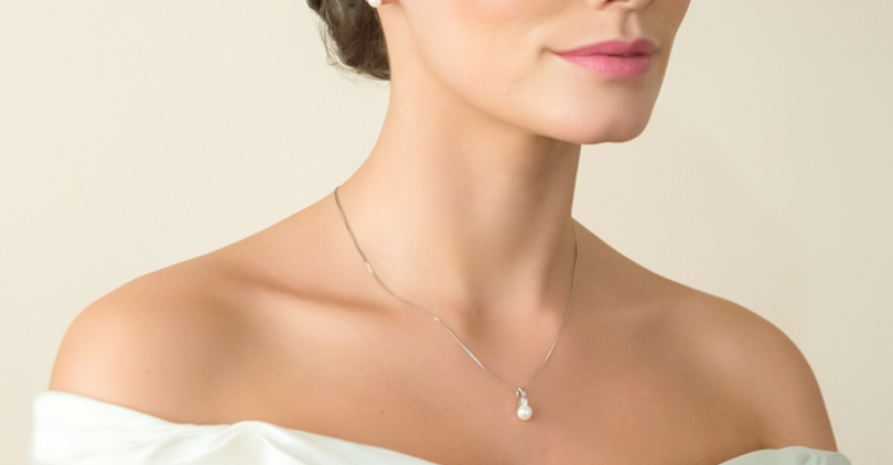 pearl necklace and pendant