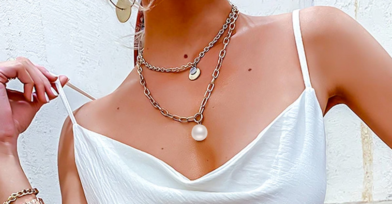 pearl necklace and pendant