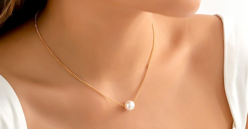 pearl necklace and pendant